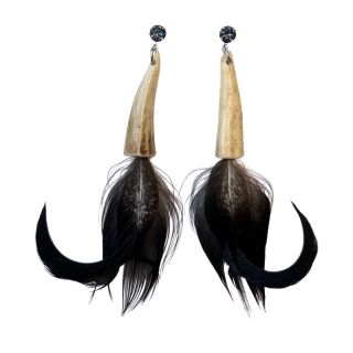 Pár nových náušniček s přírodním peřím, parožím, krystaly Swarovski a komponenty z chirurgické oceli...